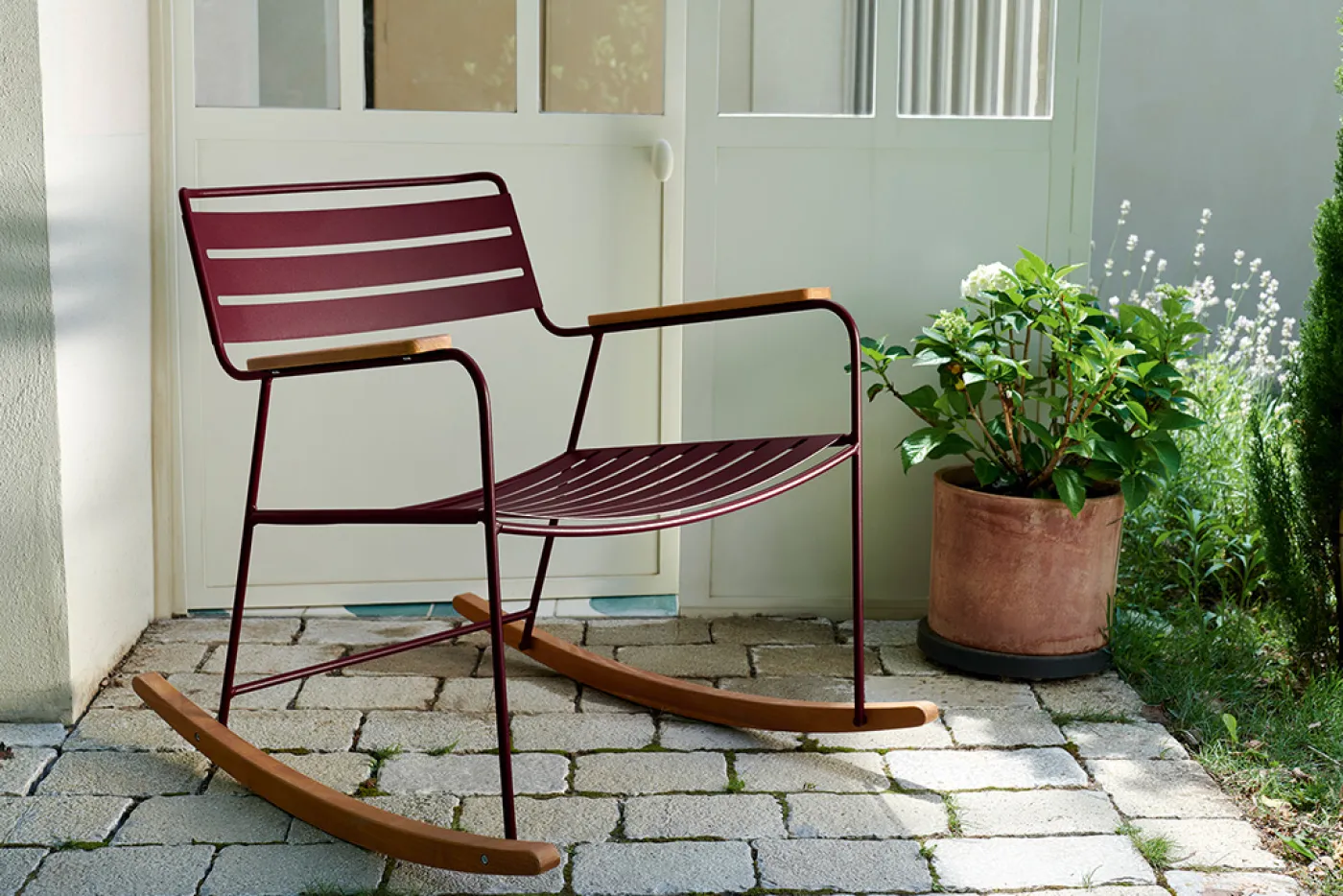 FERMOB Schaukelstuhl Outdoor SURPRISING
