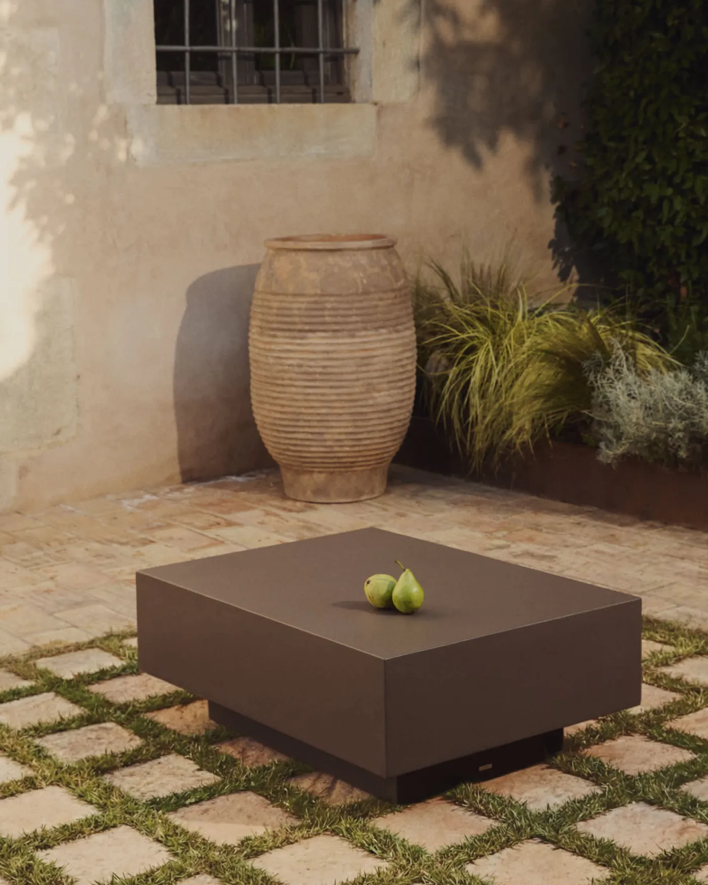 KAVE HOME Couchtisch Outdoor RUSTELLA